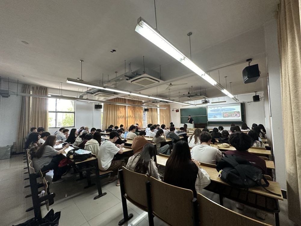 USDT钱包科技集团在南京邮电大学通达学院举办讲座